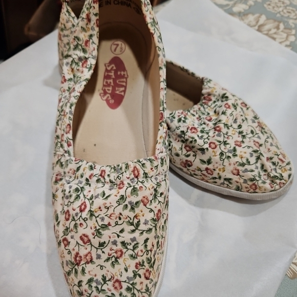 Fun Steps Floral 90's Slip On Size 7 1/2 - Picture 6 of 11